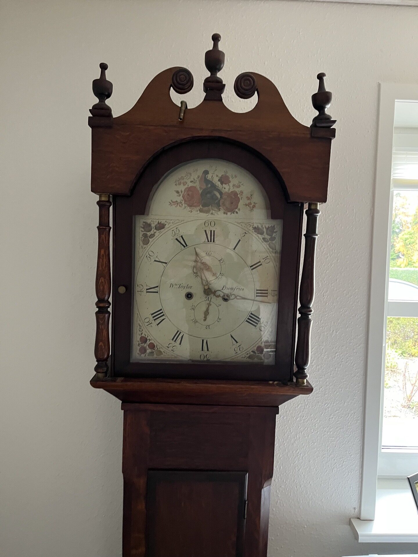 Longcase-ur vægtdrevet i fin stand. Pris 2.500,-