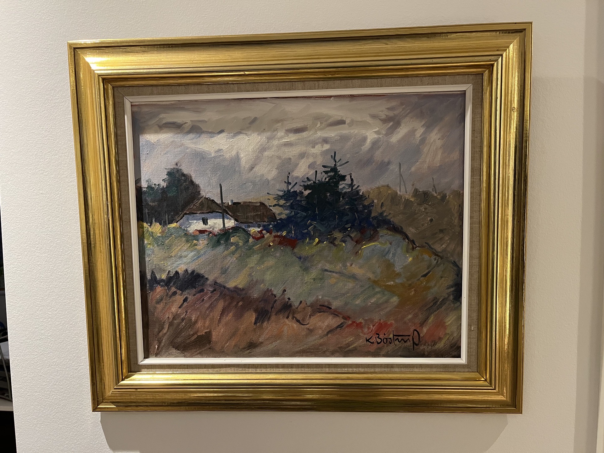 oliemaleri hus i bakker af Knud Bøstrup.Pris 1.900,-