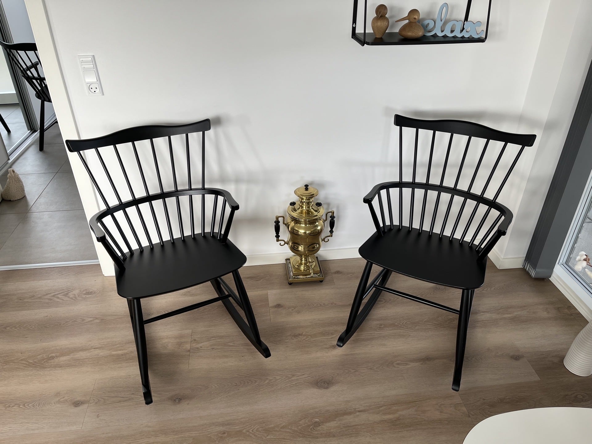 2 FDB Børge Mogensen J52G-Gyngestole i farven Black. Pris 8.000,-